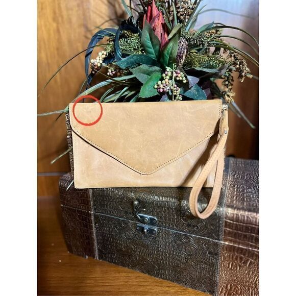 Carry 117 Tan Alem Clutch Leather Wristlet NWOT - Picture 5 of 5